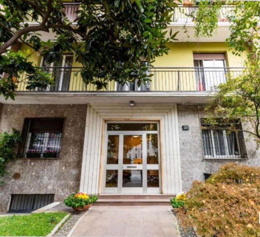 Elegante Appartamento In Zona Tortona-Solari Милано Екстериор снимка